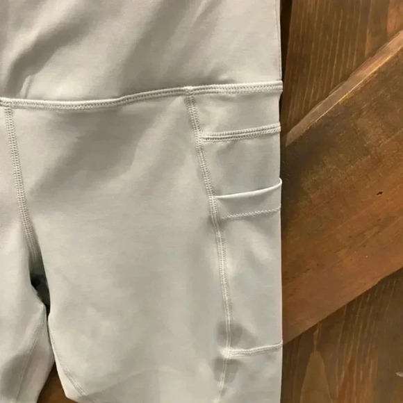 Zyia Mint Light-N-Tight Pocket Leggings Cropped - Picture 3 of 6